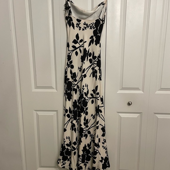 Wayne Clark white and black floral print silk gown - Picture 2 of 6